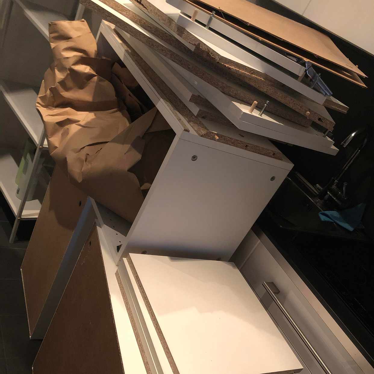 image of Skåp + hyllplan - Stockholm