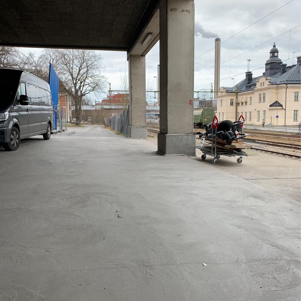 image of Plåt, brädor och moped - Stockholm