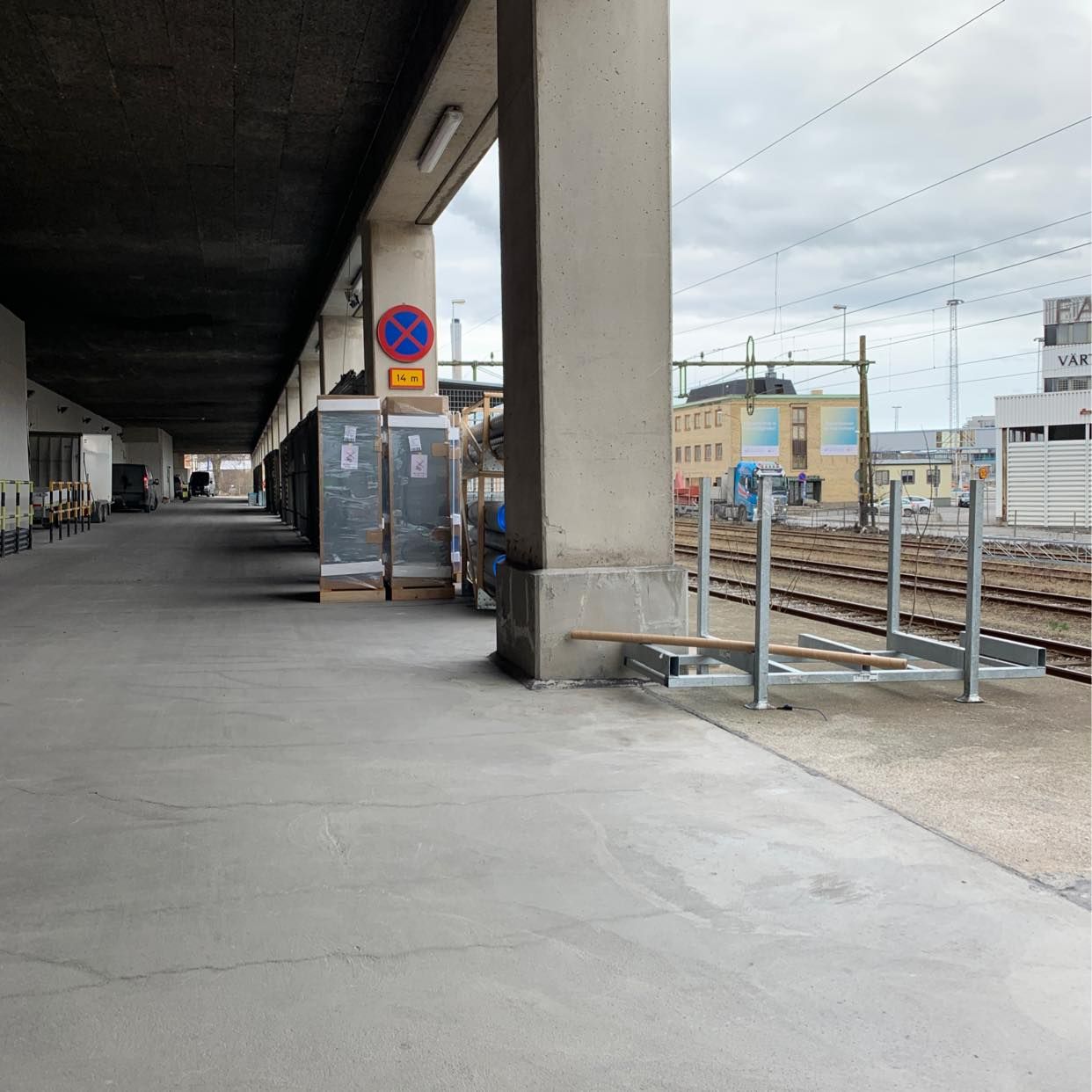 image of Plåt, brädor och moped - Stockholm