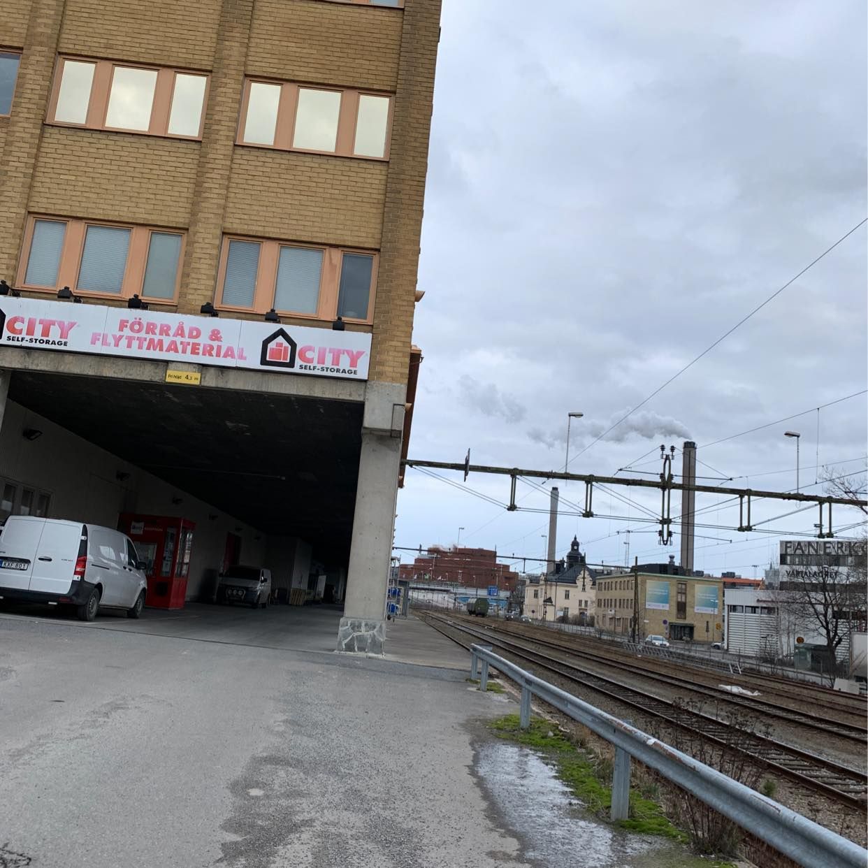 image of Plåt, brädor och moped - Stockholm