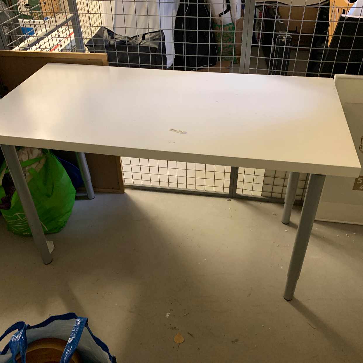 image of Div möbler och skräp - Enskede Gård