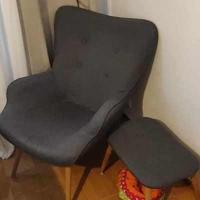 image of Help to move a chair - 