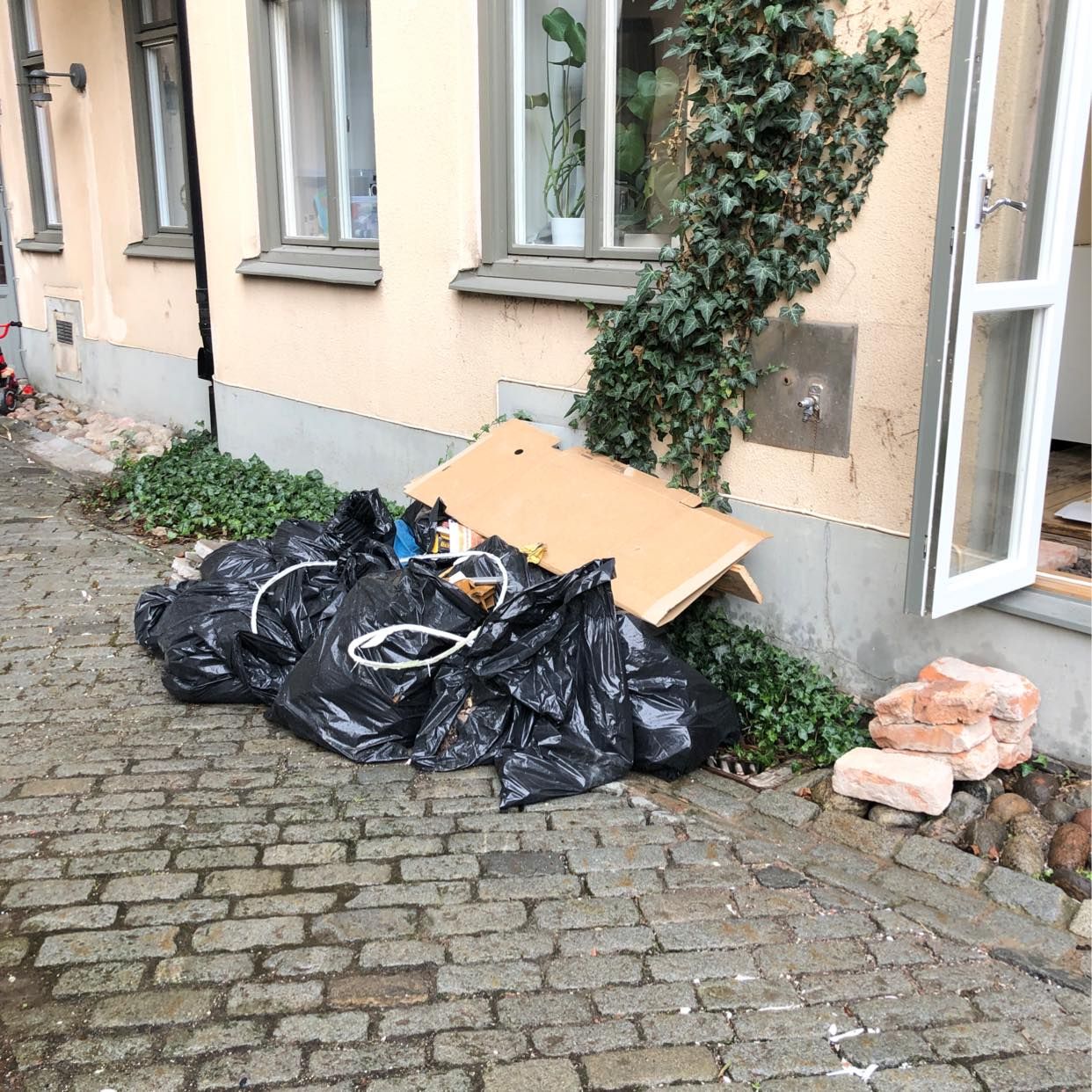 image of Kartong, trä, Sten - Stockholm