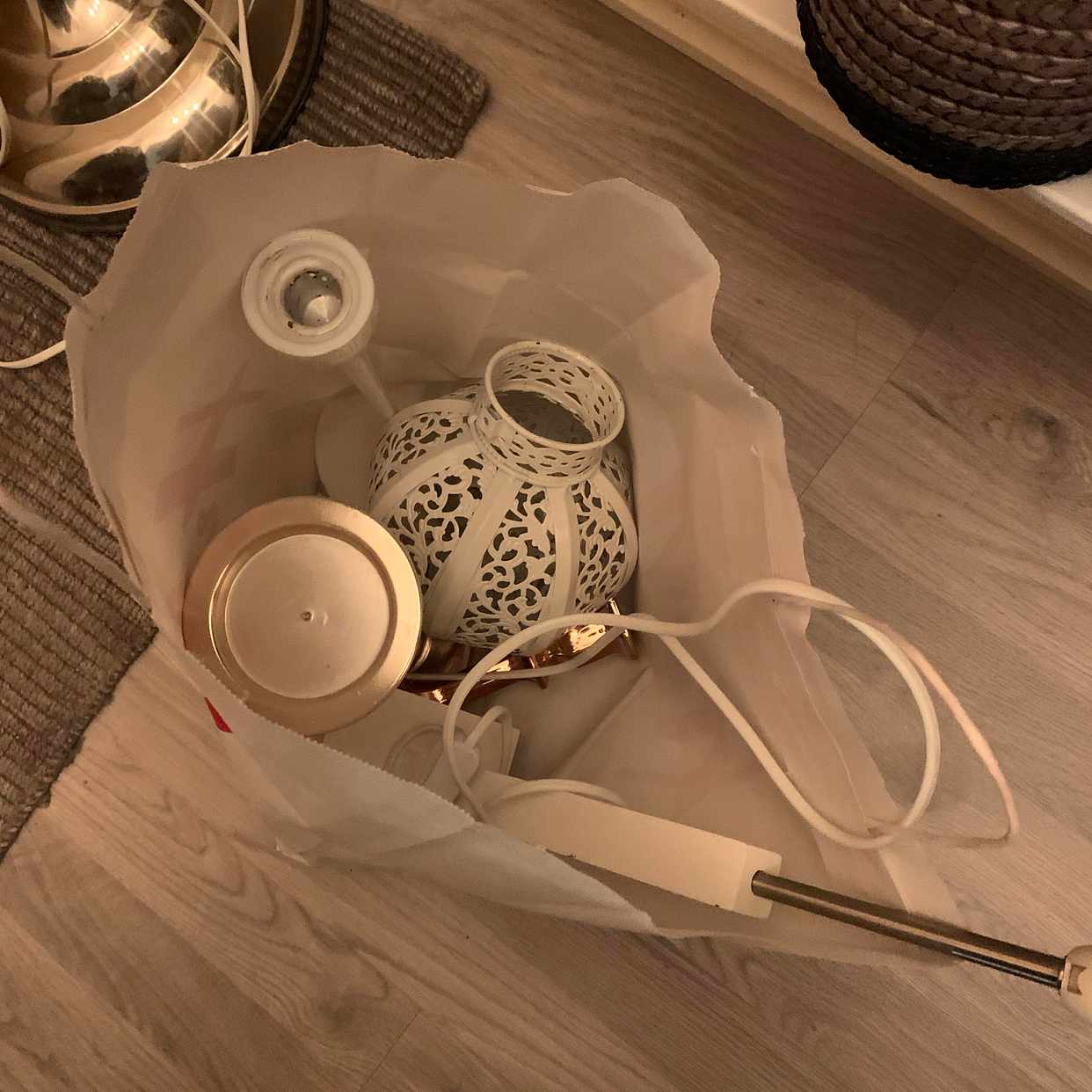 image of Lampa, tallrikar, glas mm - Stockholms Stad