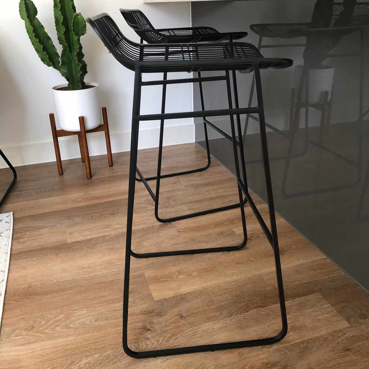 image of Floor lamp & 2 bar stools - London