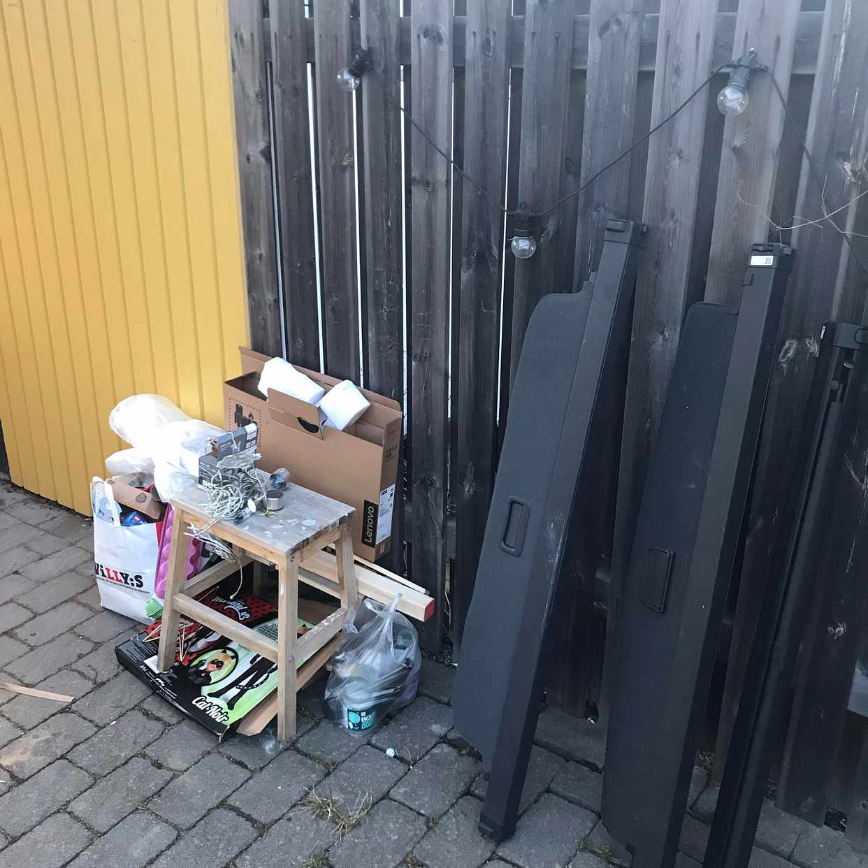 image of Blandat skräp - Åkersberga