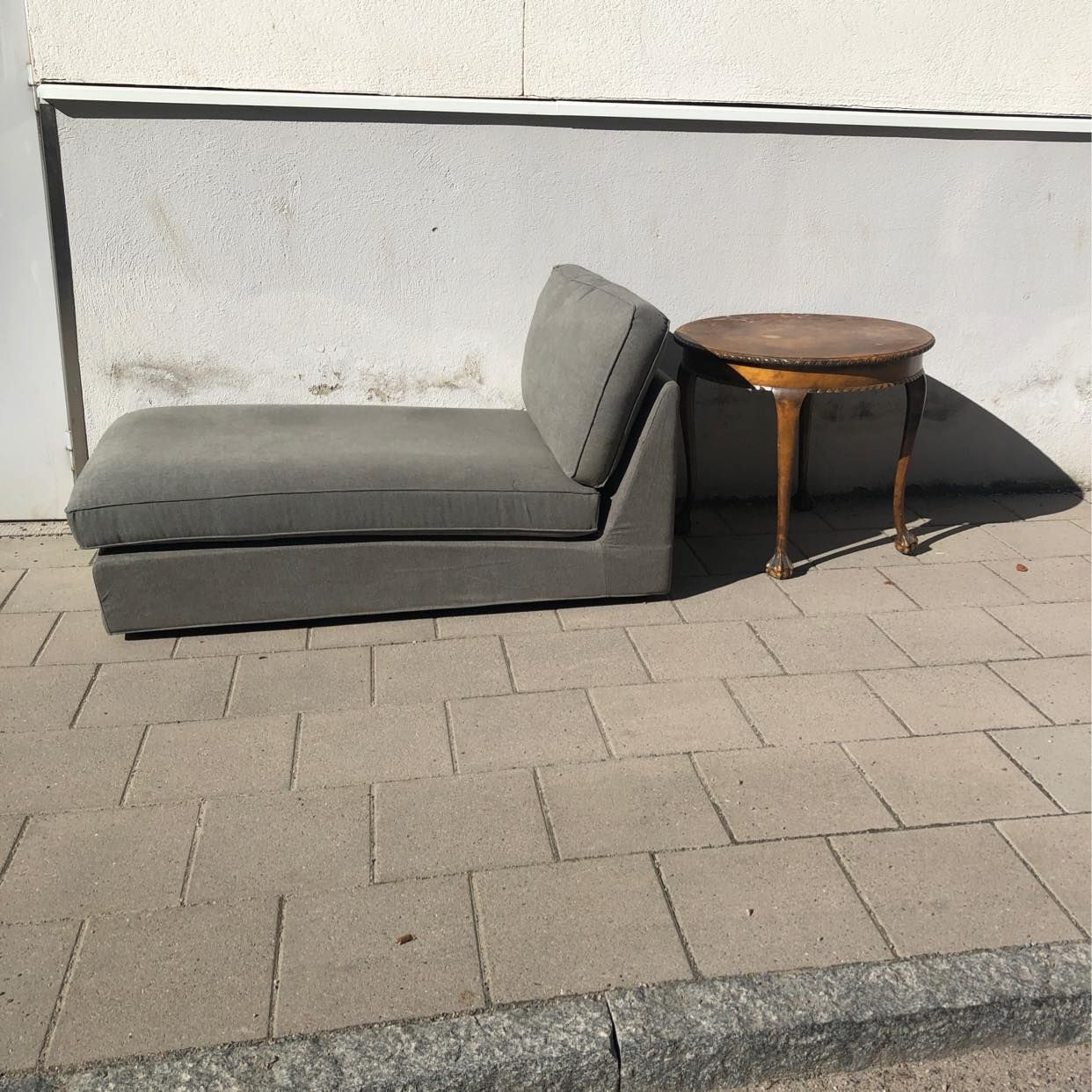 image of Divan och litet bord - Hägersten