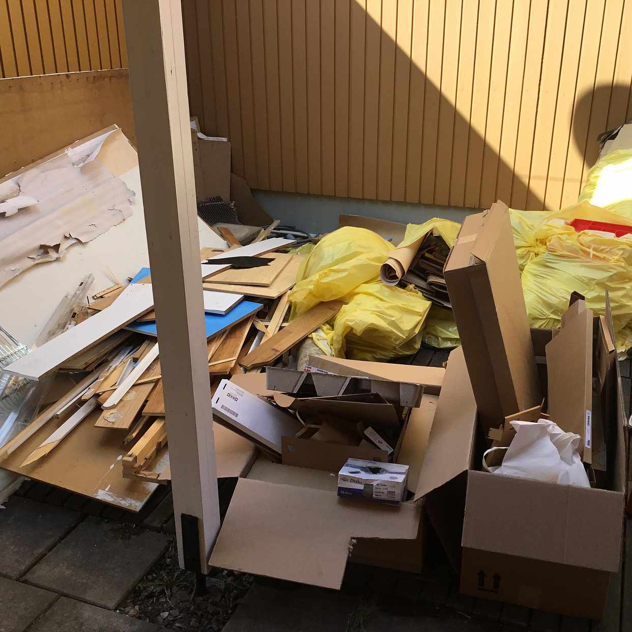 image of Byggavfall mkt kartonger - Täby