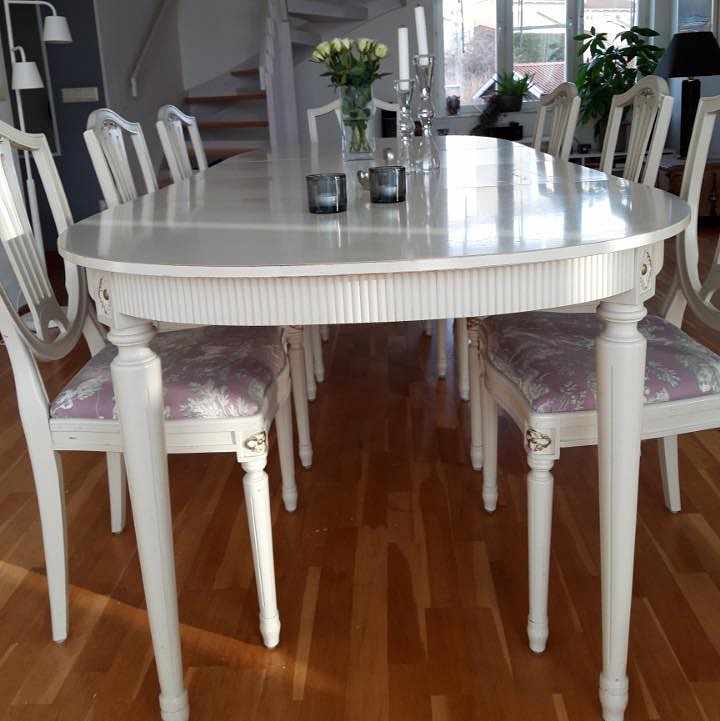 image of Matbord + 8 stolar - 
