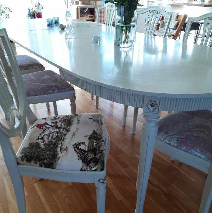 image of Matbord + 8 stolar - 