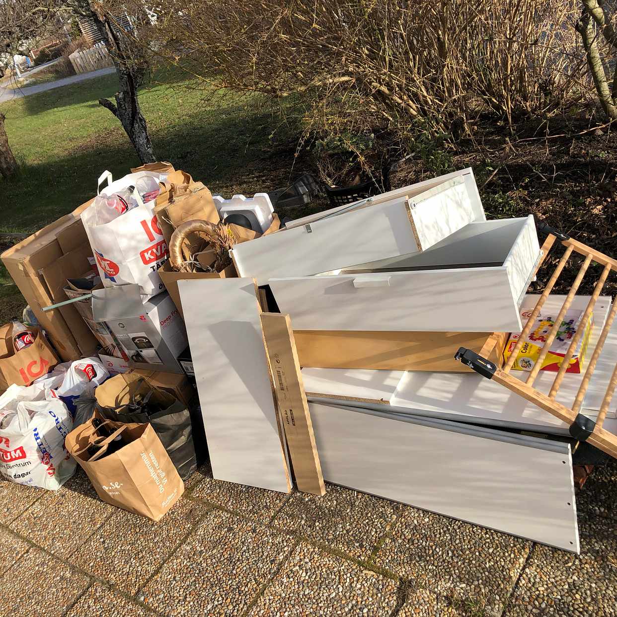 image of Pant, blandad återvinning - Täby