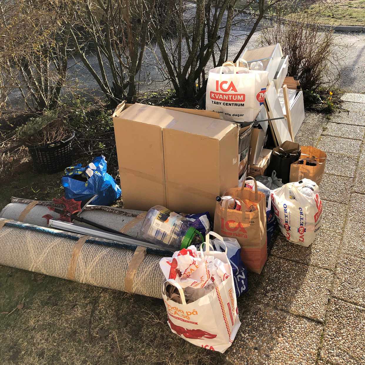 image of Pant, blandad återvinning - Täby