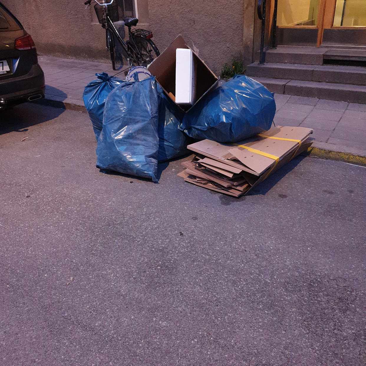 image of Kartonger och plast - Stockholm