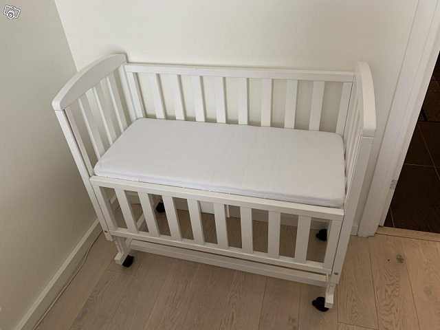 image of Bedside crib - 