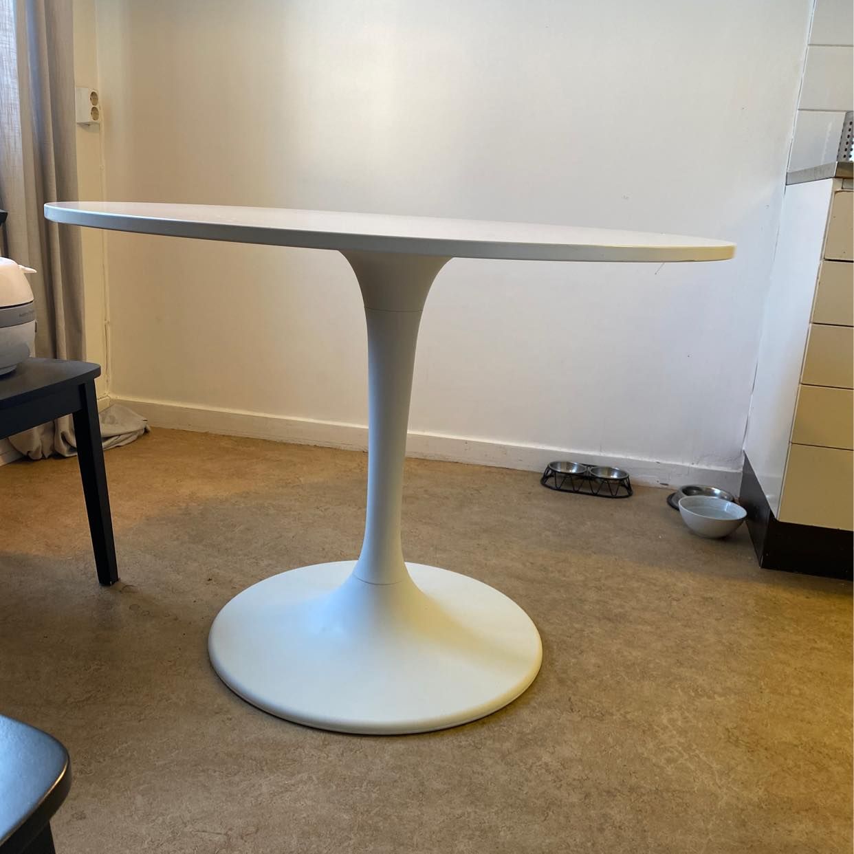 image of 2 st tv möbler och 1 bord - 