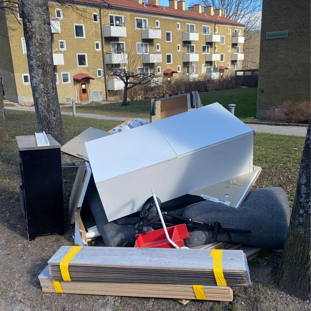image of Hämtning möbler bra skick - Farsta