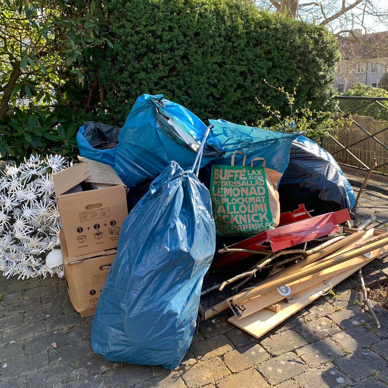 image of Garden east and trash - Göteborg