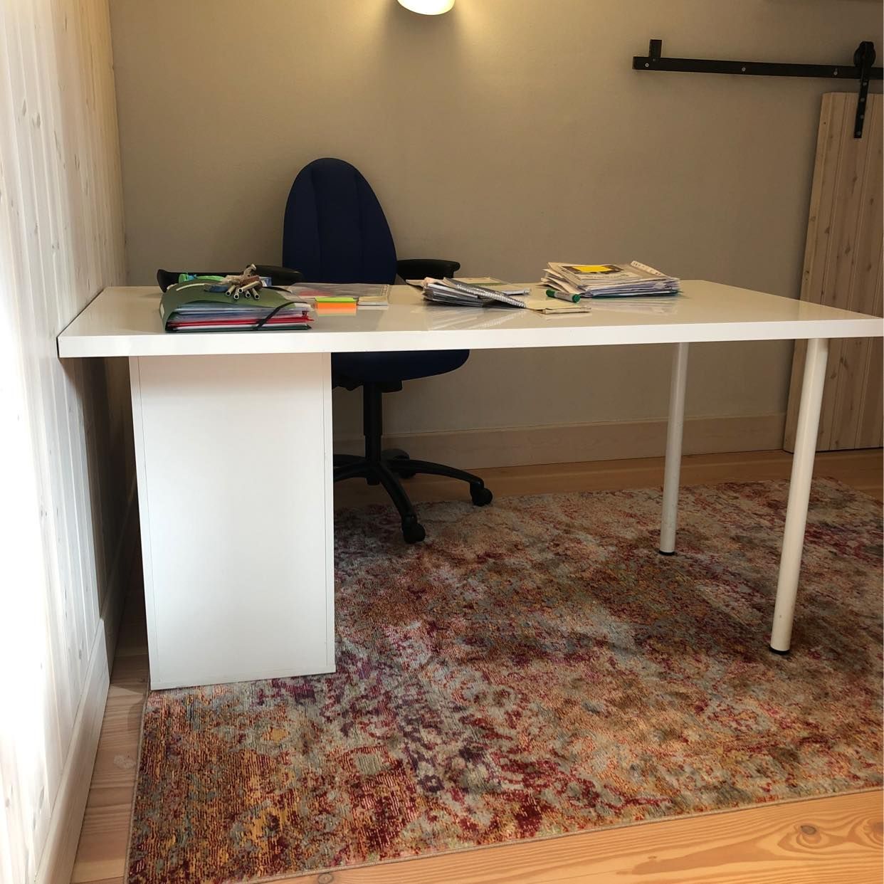image of Skrivbord, skåp, stolar m - Stockholms Stad