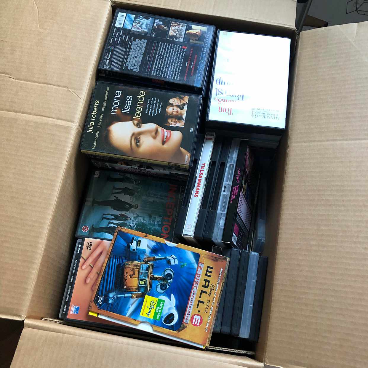 image of Flyttkartong med DVD:er - Stockholm