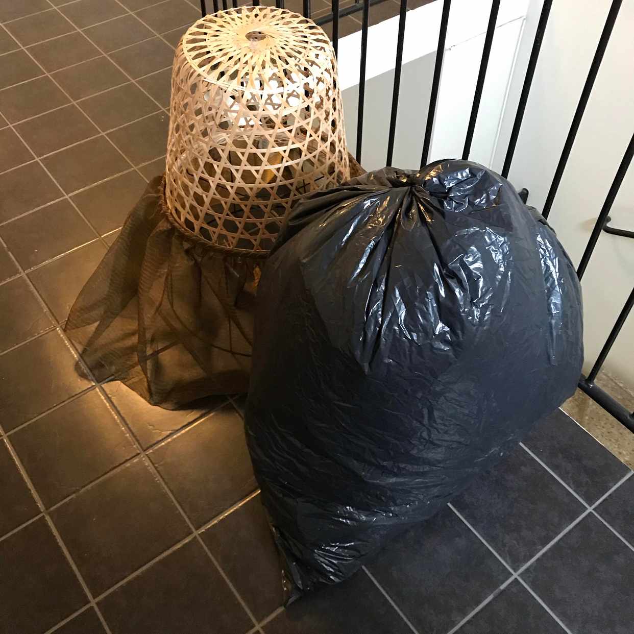 image of Textil, lampskärm, skräp - Sollentuna