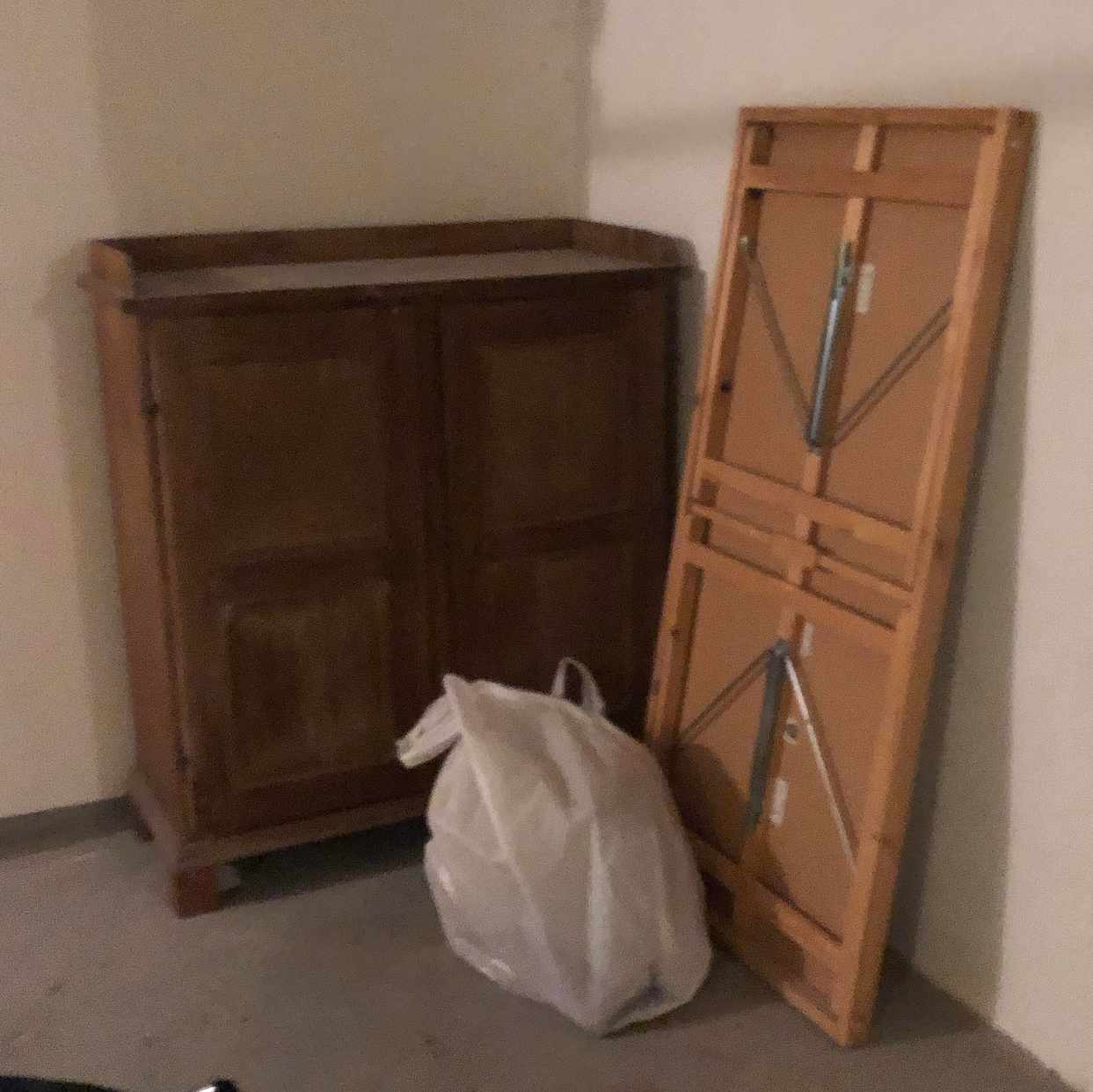 image of Skåp, extrabord, påse - 