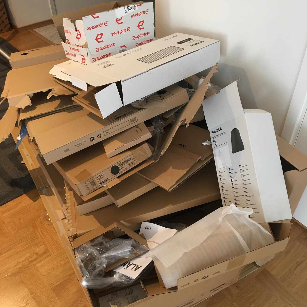 image of Kartonger och lite plast - Stockholm