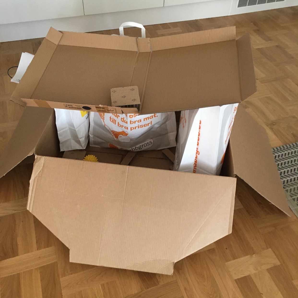 image of Kartonger och lite plast - Stockholm