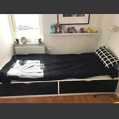 image of Ikea single bed 90x200 - 