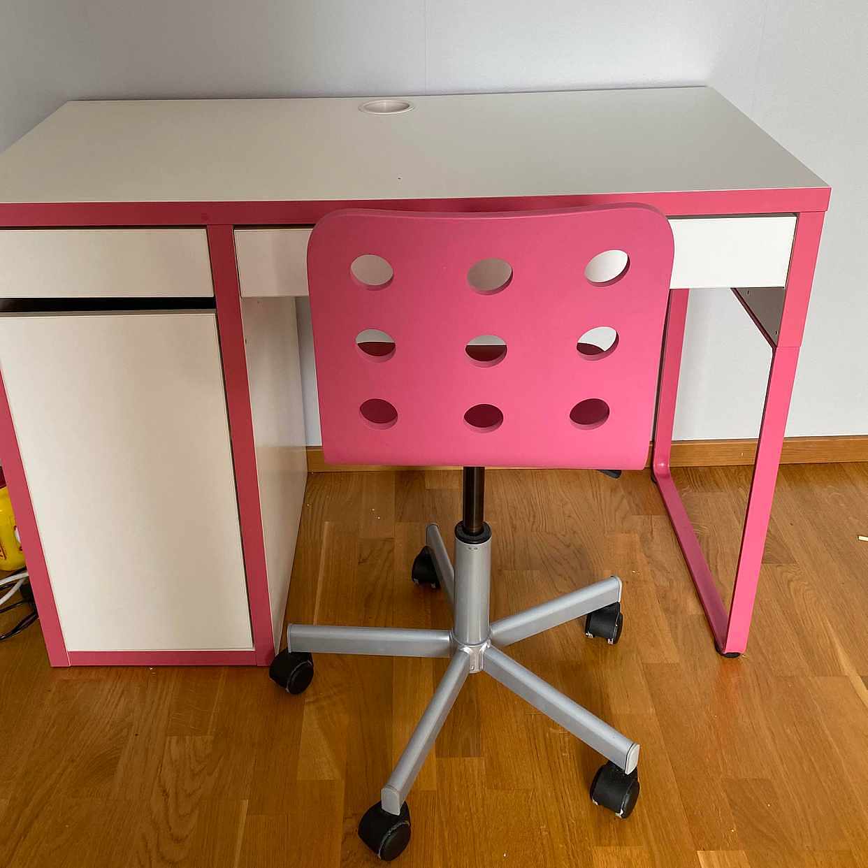 image of Bortskänkes skrivbord - 