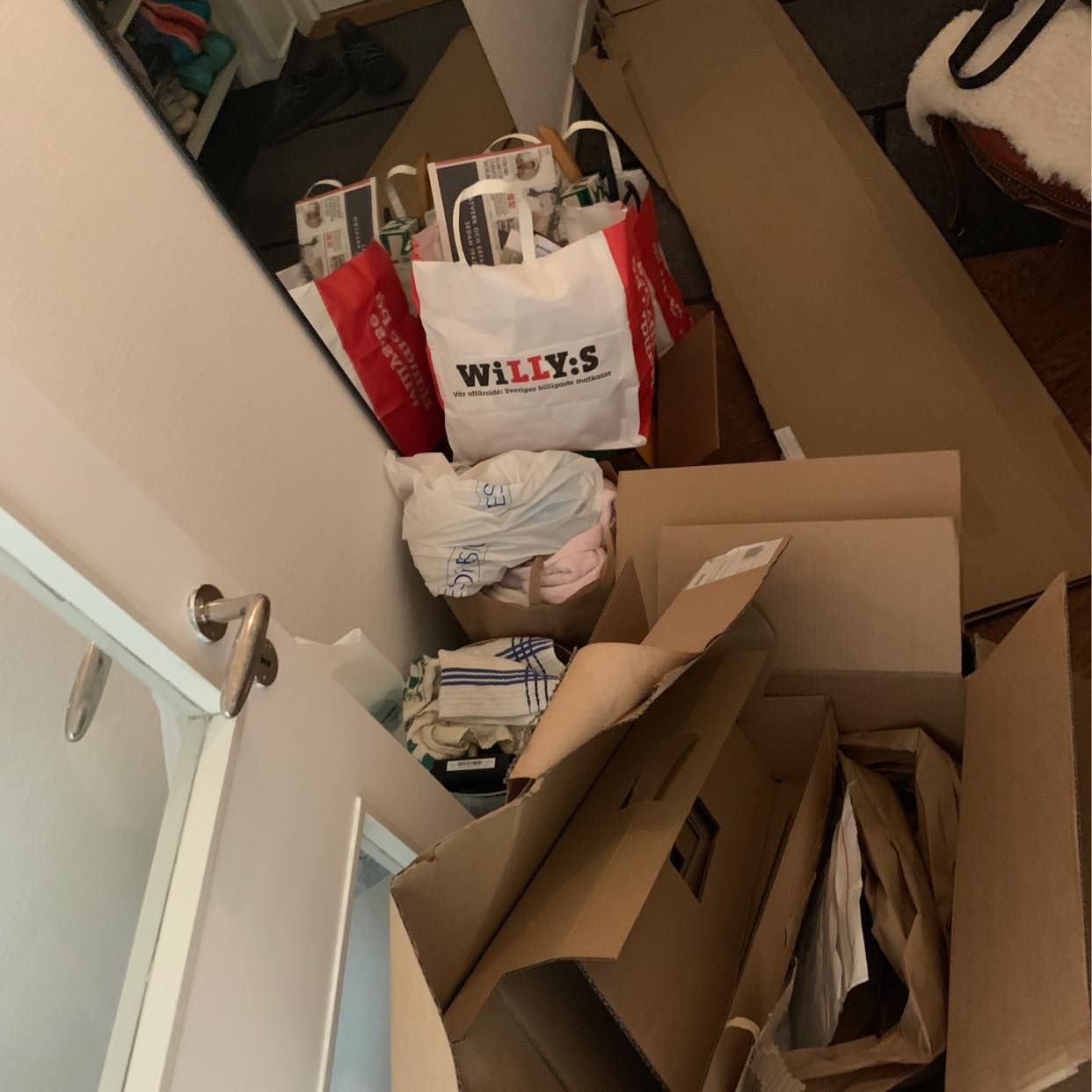 image of Cardboard and some electr - Stockholm