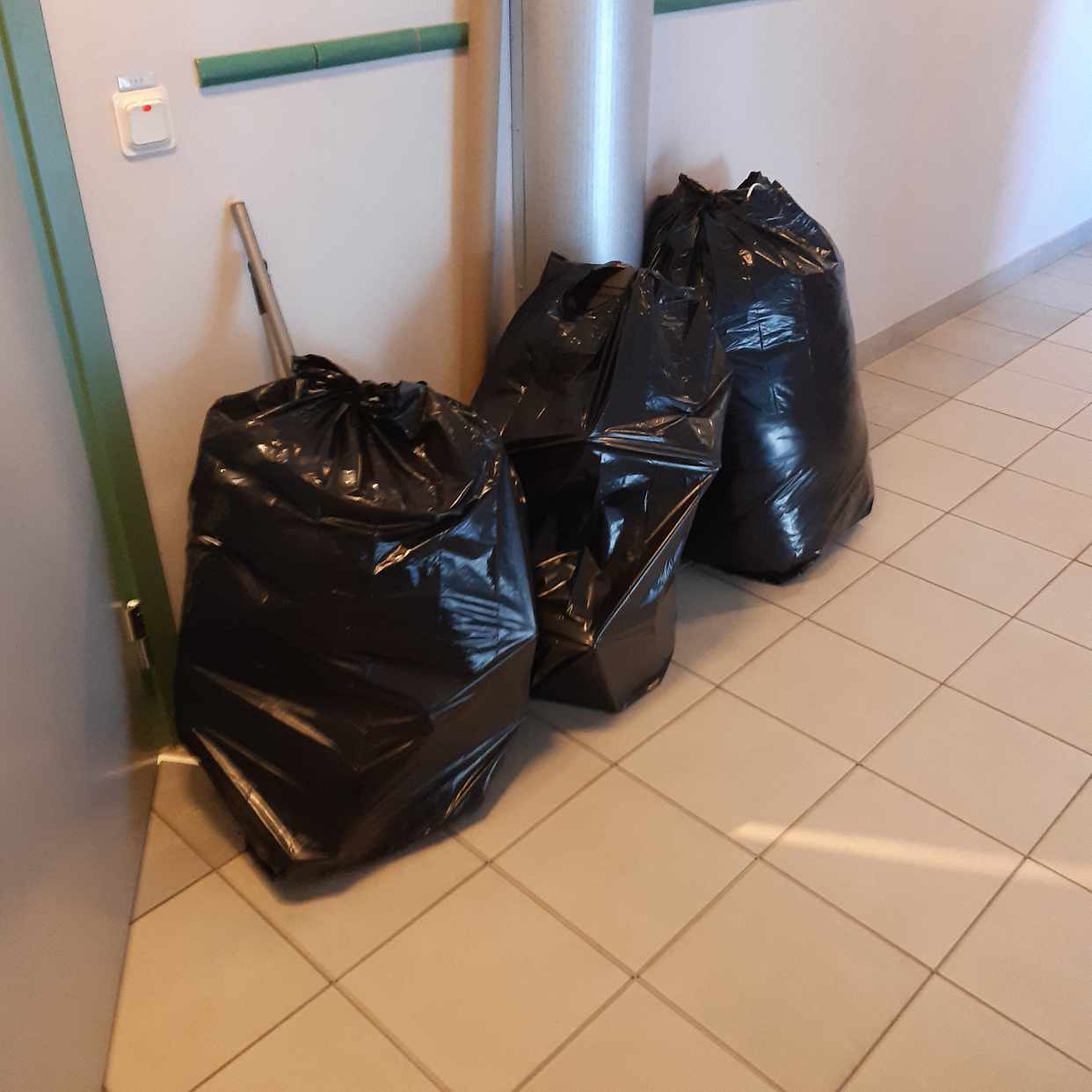 image of Pant, tomglas och skräp - Årsta