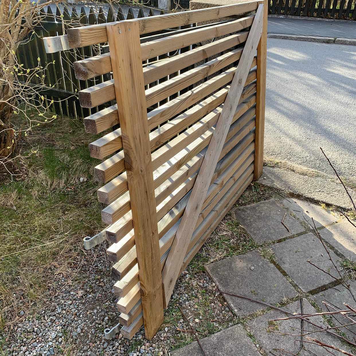 image of Slänga trädris och grenar - Hägersten