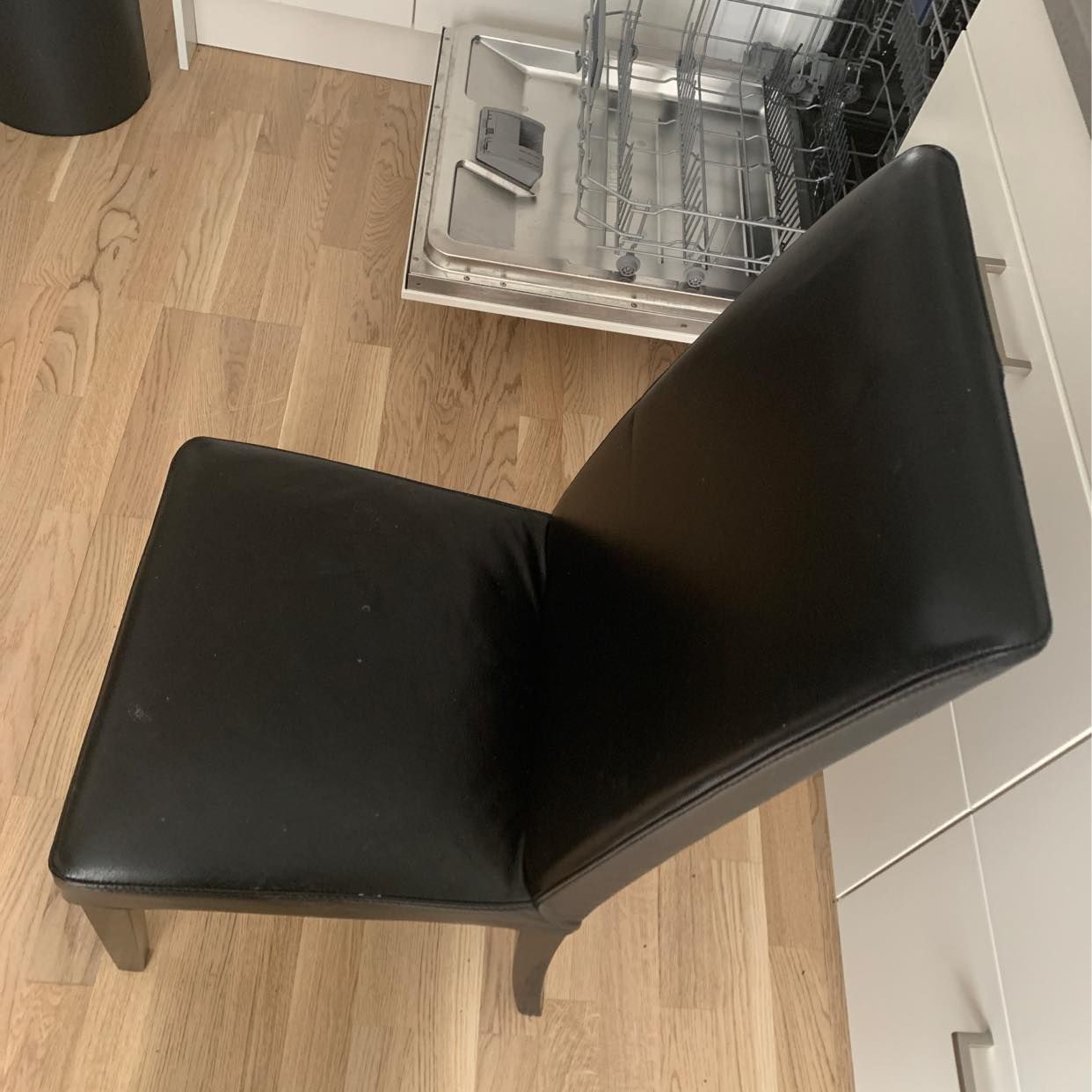 image of 6 chairs & 7 boxes - 
