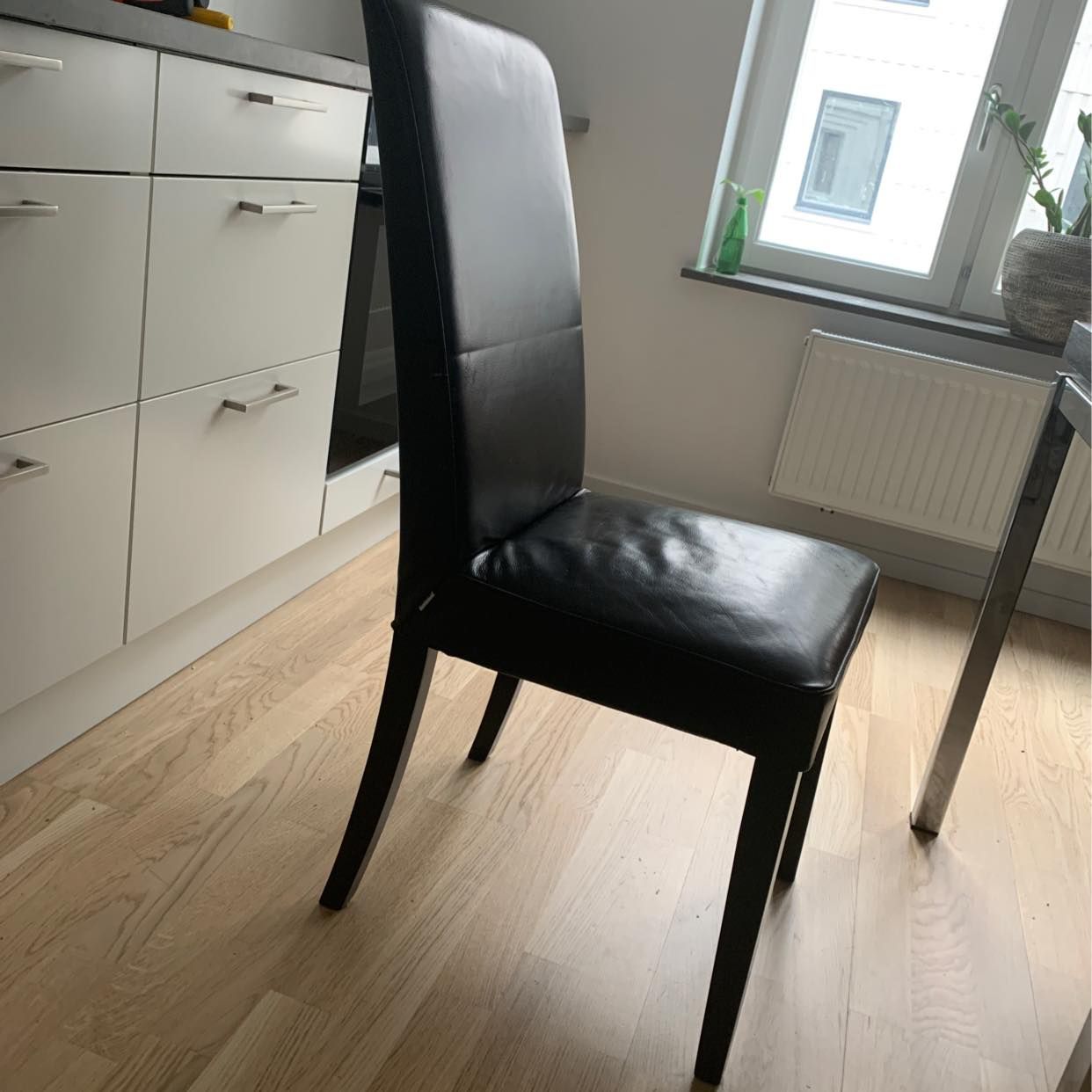 image of 6 chairs & 7 boxes - 