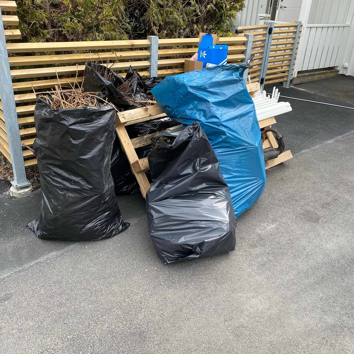 image of Lövsäck pall plast - Ekerö