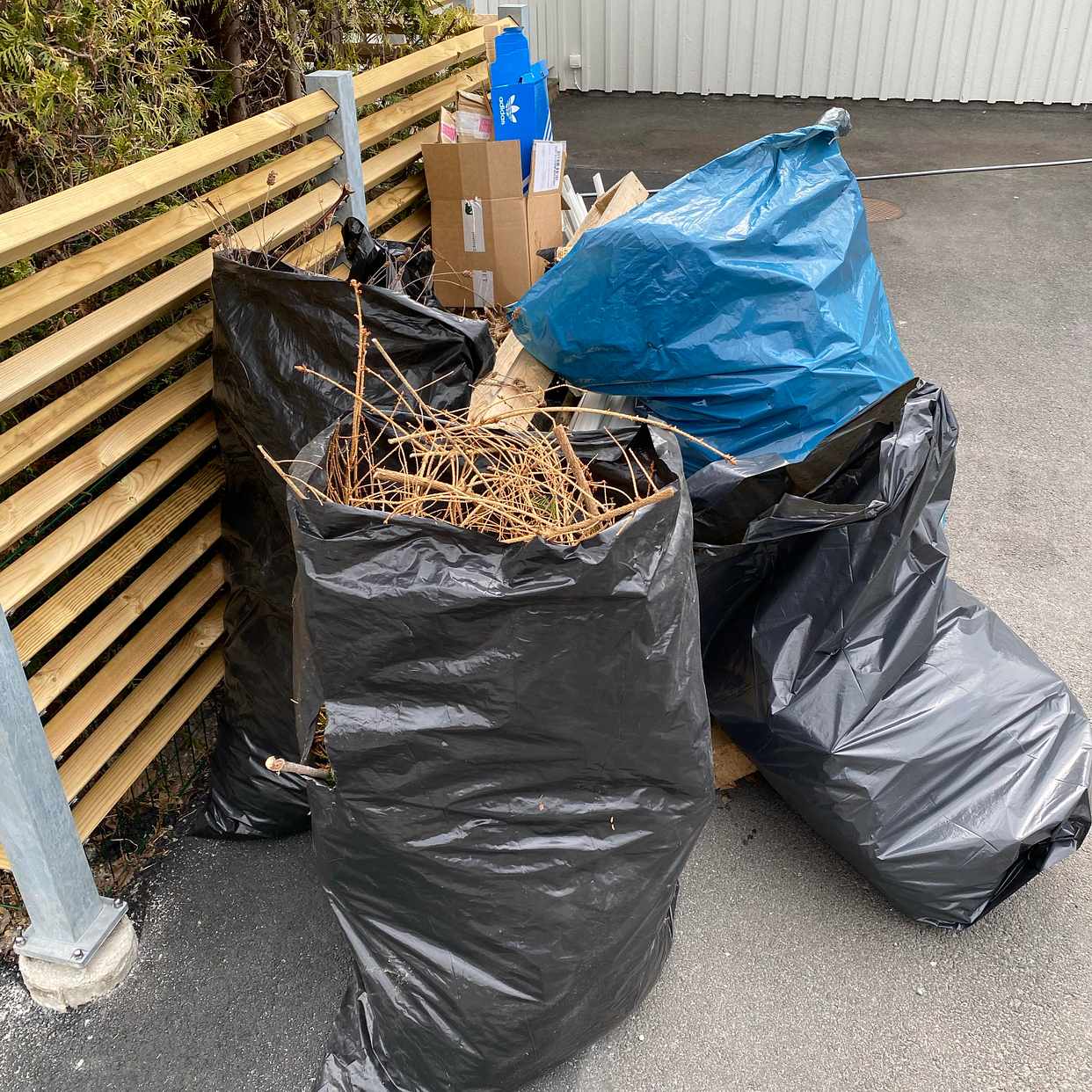 image of Lövsäck pall plast - Ekerö