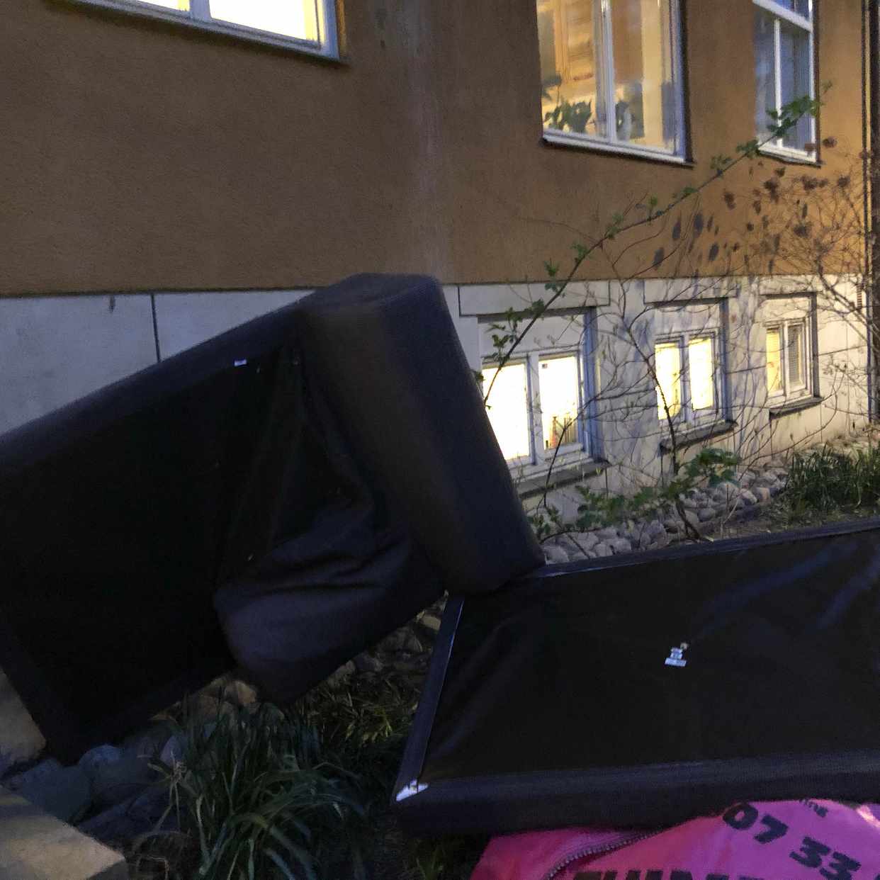image of 2 soffdelar med 2 kuddar - Stockholm