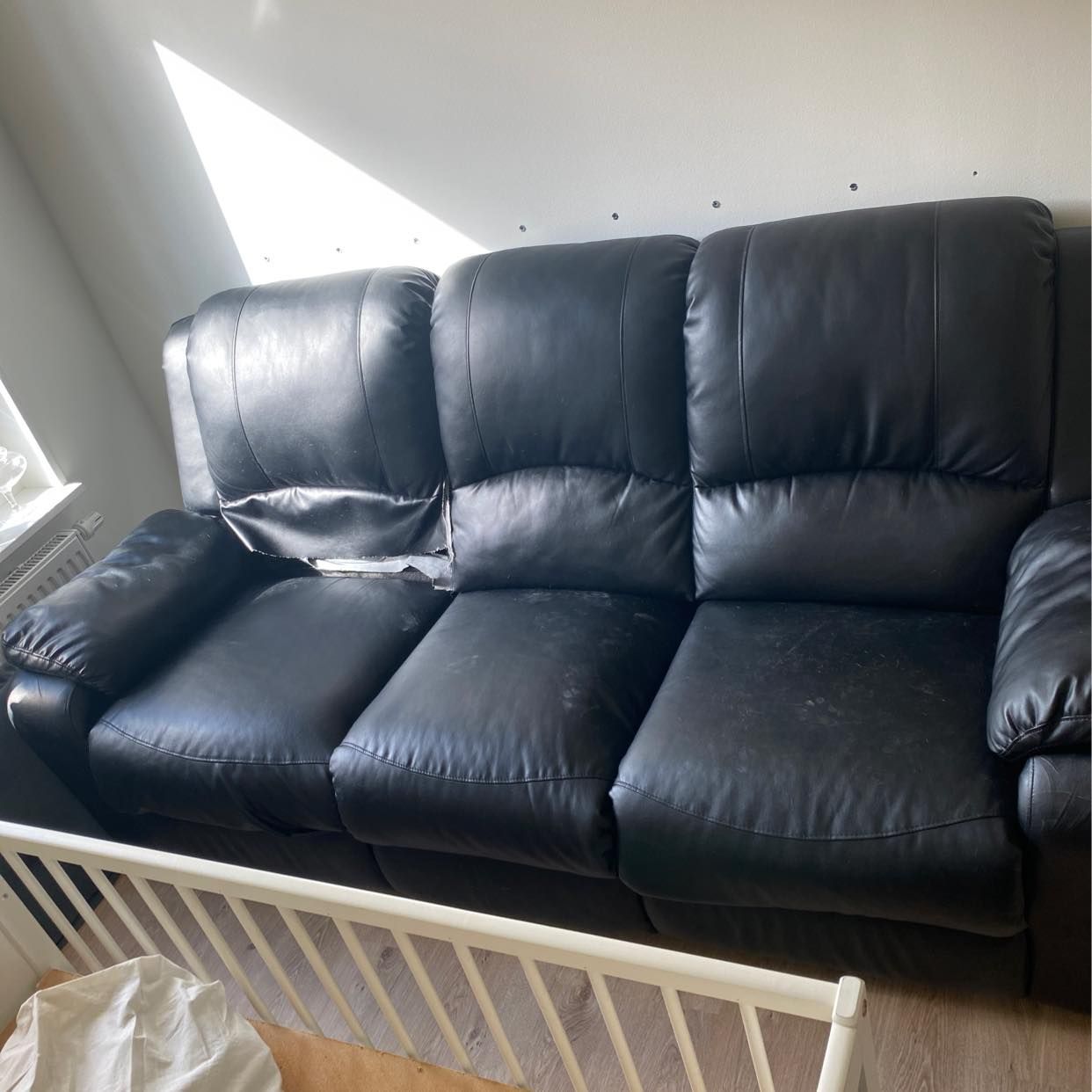 image of Slänga trasig soffa - Huddinge