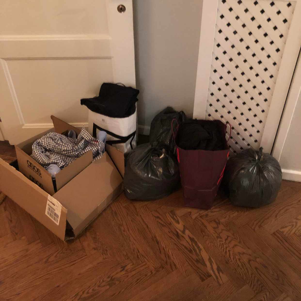 image of Throwing away mixed stuff - Stockholm