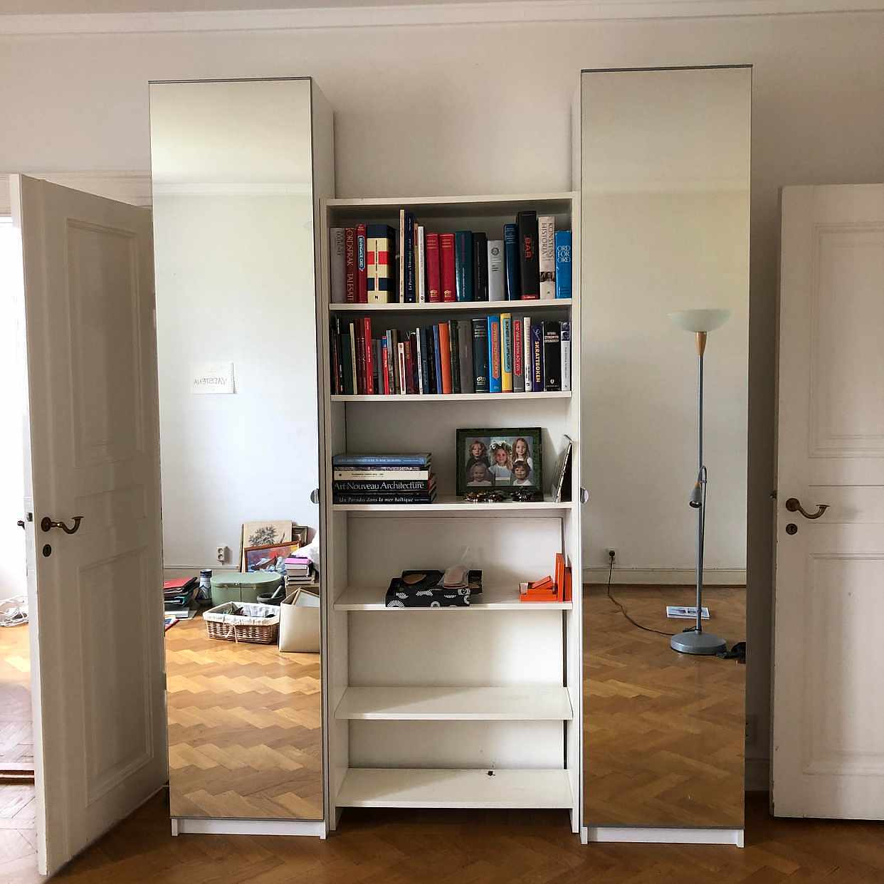 image of Spegelgarderob skänkes - 