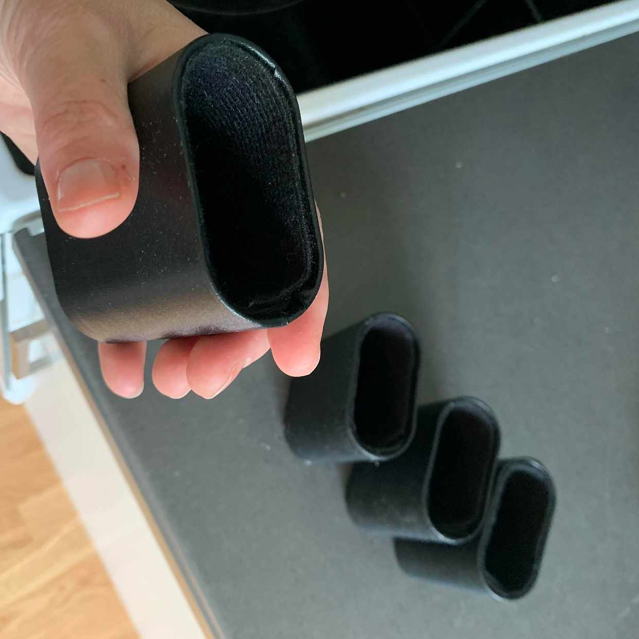 image of 4 koppar för tärningsspel - Hägersten