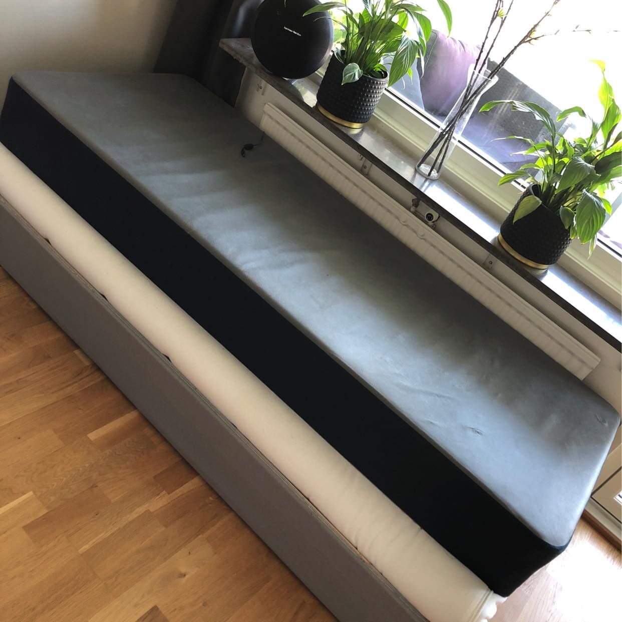 image of 2 sängar och 1 madrass - Täby