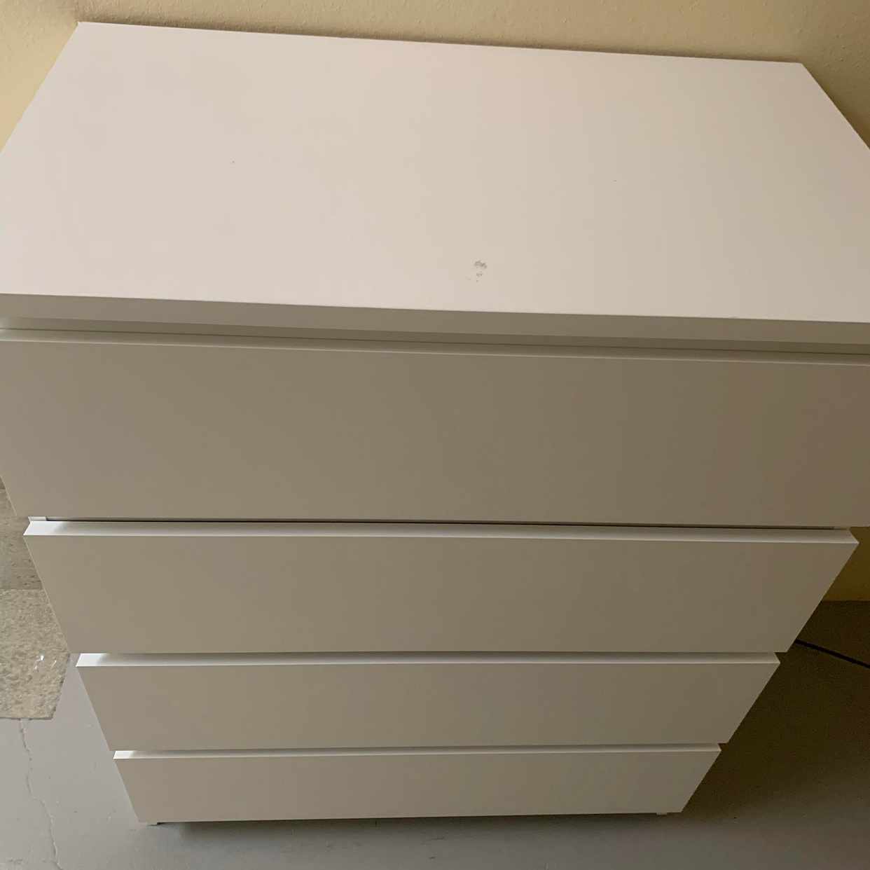 image of Ikea byrå malm vit - Stockholms Stad