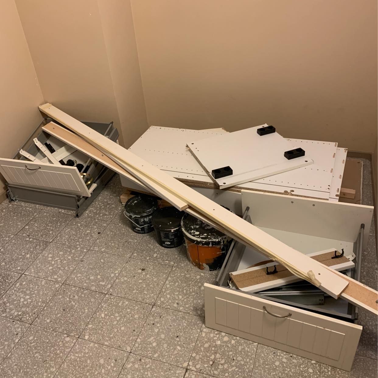 image of Rester av köksrenovering - Skarpnäck