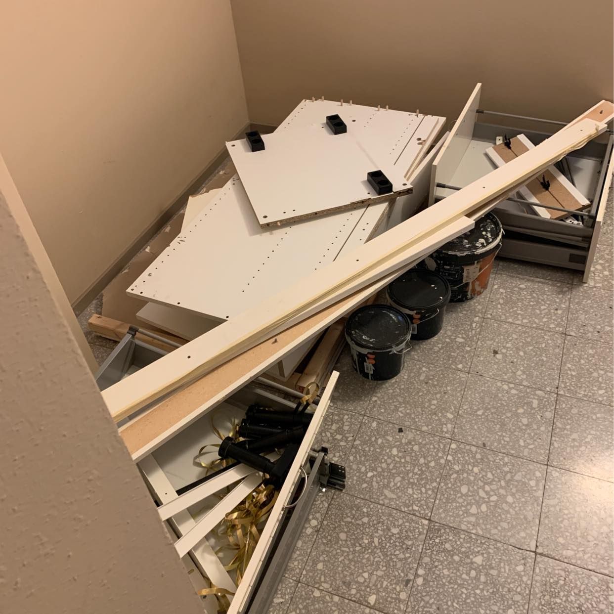 image of Rester av köksrenovering - Skarpnäck