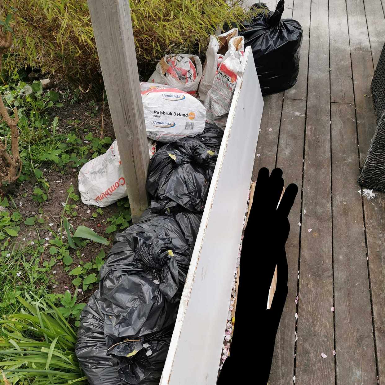 image of Säckar med puts och skräp - Malmö