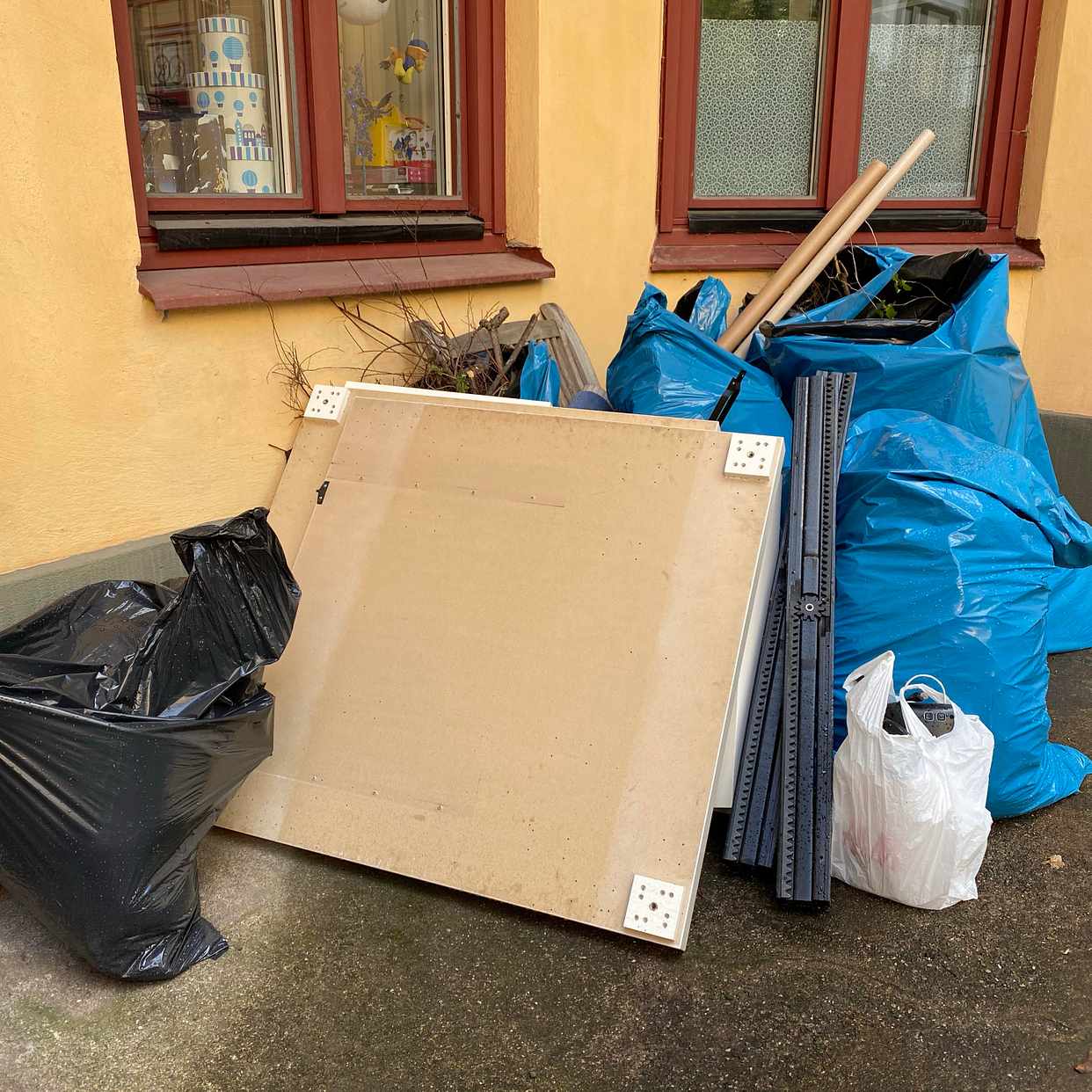 image of Trädgårdsavfall + diverse - Stockholm