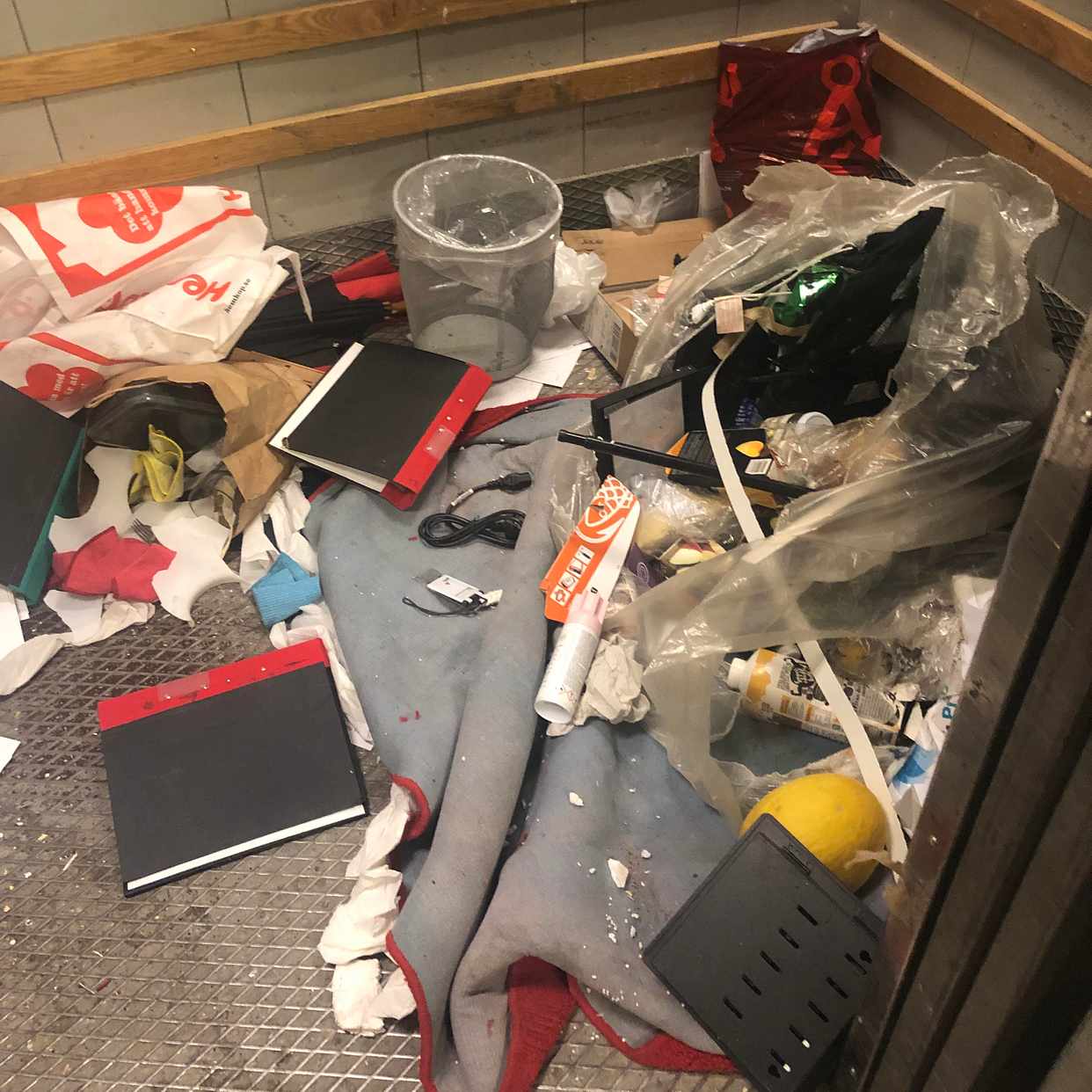image of Kvarglömt skräp, blandat! - Stockholm