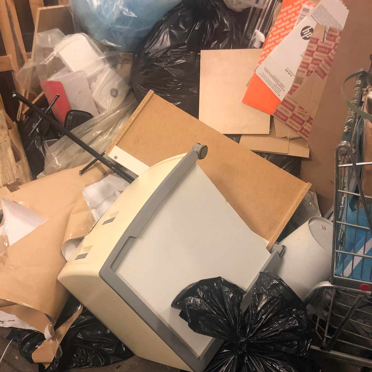 image of Kvarglömt skräp, blandat! - Stockholm