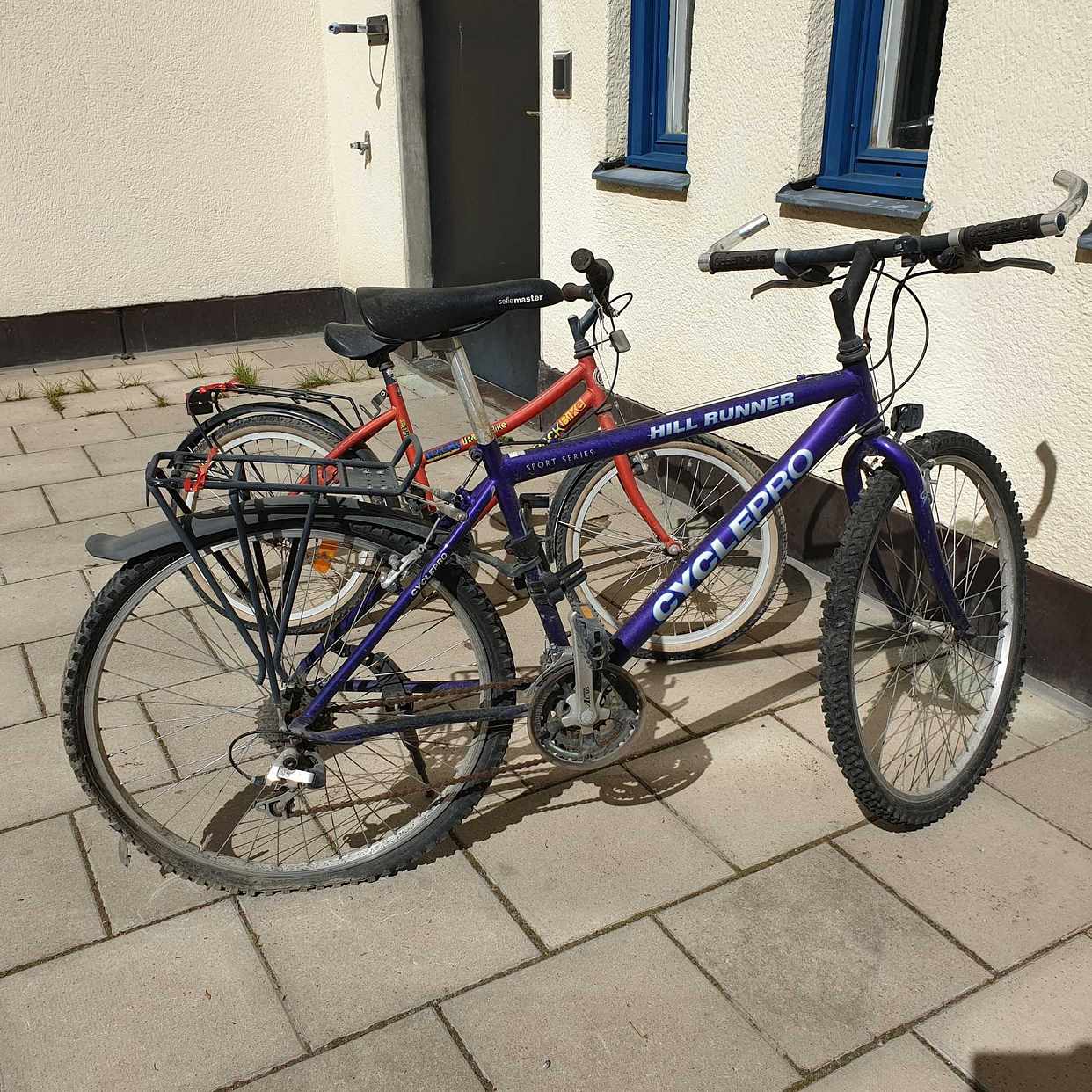 image of 2 cyklar i gammalt skick - Stockholm